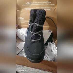 JBU Women's Black Winter Boots with Gray Accents